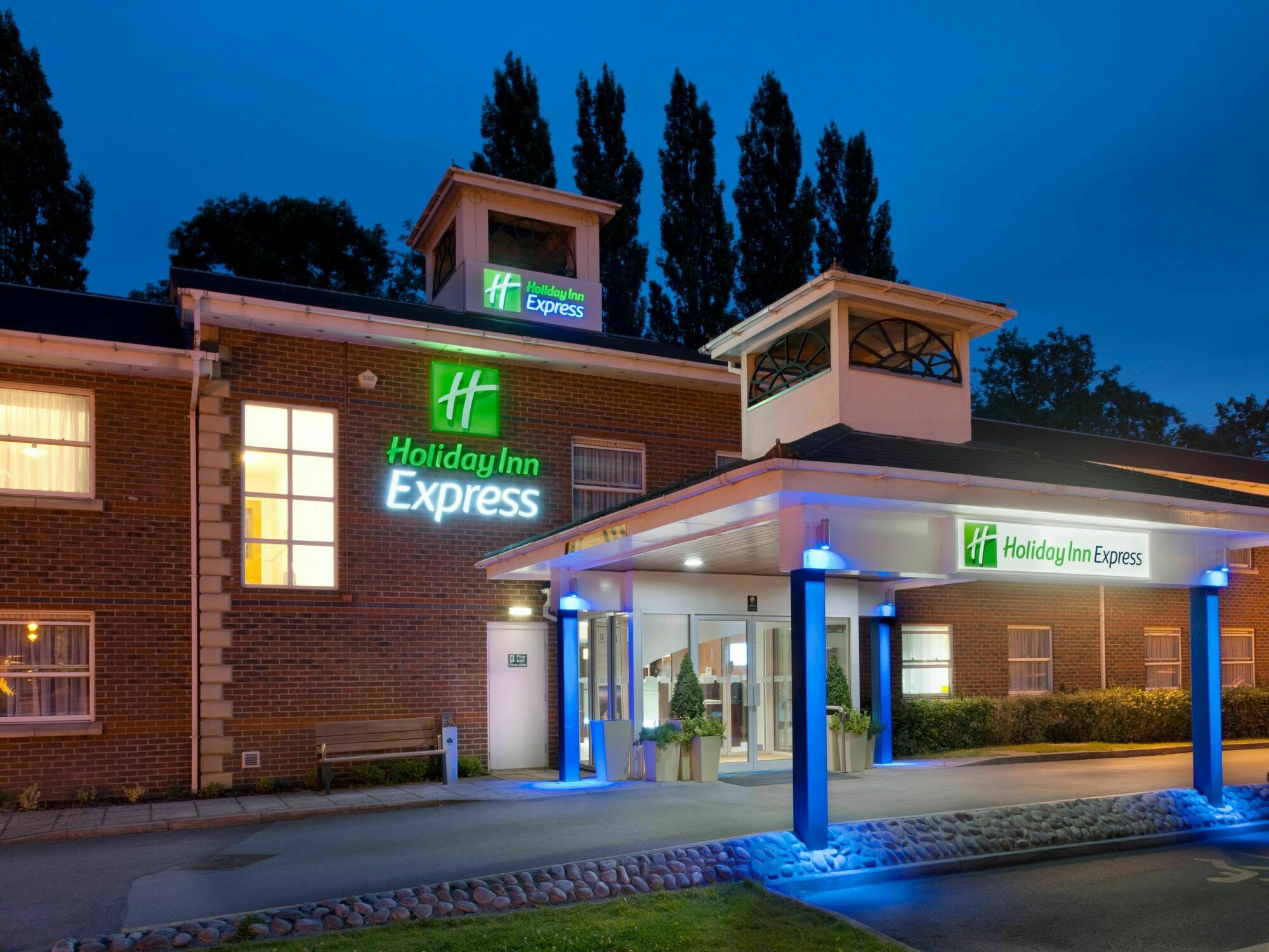Holiday Inn Express Leeds-East By Ihg Exterior photo